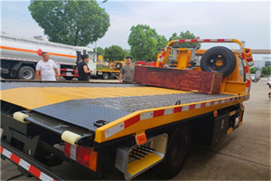 东坡附近拖车电话号码服务