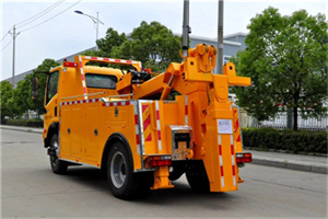 东坡高速路拖车费